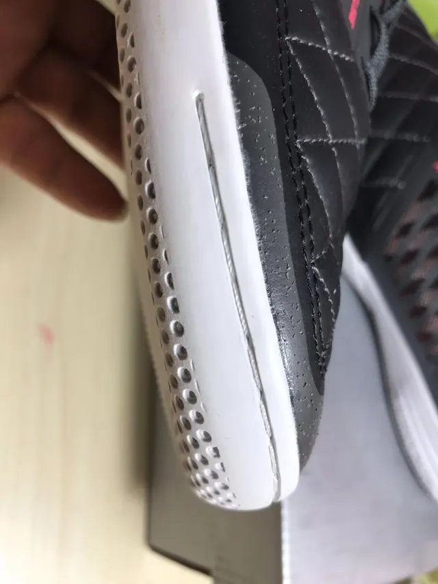 Nike Zapatos de fútbol indoor con puntera acolchada perforada sintética negra y rosa 4