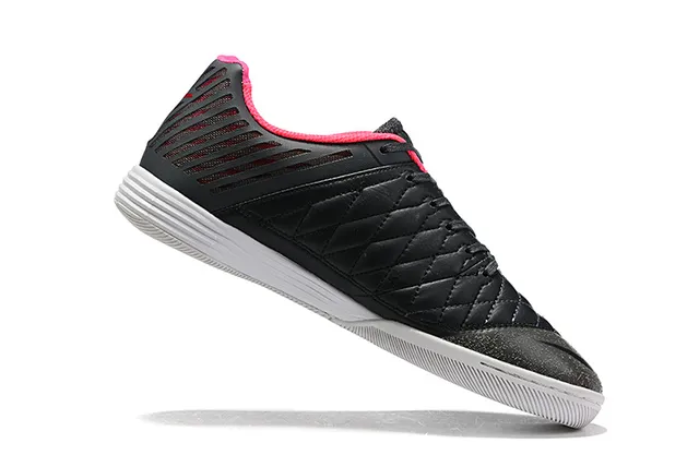 Nike Zapatos de fútbol indoor con puntera acolchada perforada sintética negra y rosa 14