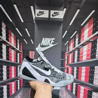 Nike 黑白 Flyknit 鞋面 碳纤维 脚跟支撑 篮球鞋
