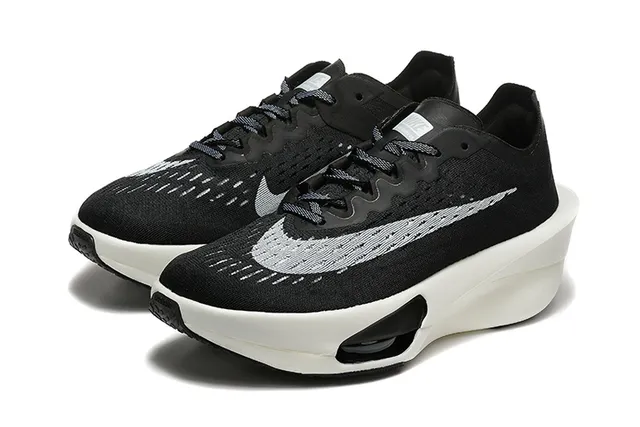 Nike Tênis de Corrida Preto e Branco com Upper de Malha e Sola de Espuma Esculpida 2