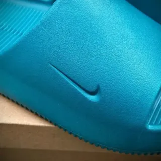 Nike أزرق مولد بناء أحادي سووش منقوش حذاء منزلي