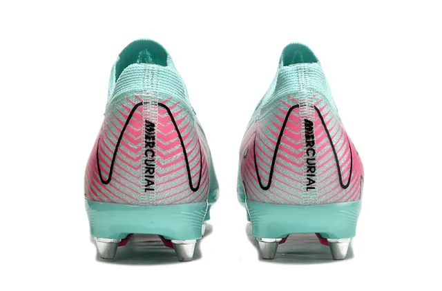 Nike Chaussures de football bleu rose en knit graphique dynamique pour terrain ferme 4