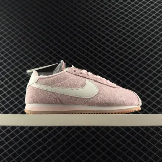 Nike Cortez حذاء رياضي لأسلوب الحياة بلون وردي غباري من السويدي