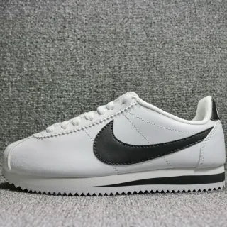 Nike Cortez أبيض أسود لايف ستايل سنيكرز