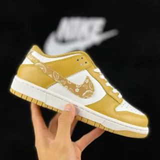 Nike Dunk Low أحذية رياضية أسلوب حياة مطبوعة بطبعة الباندانا ذهبي وأبيض