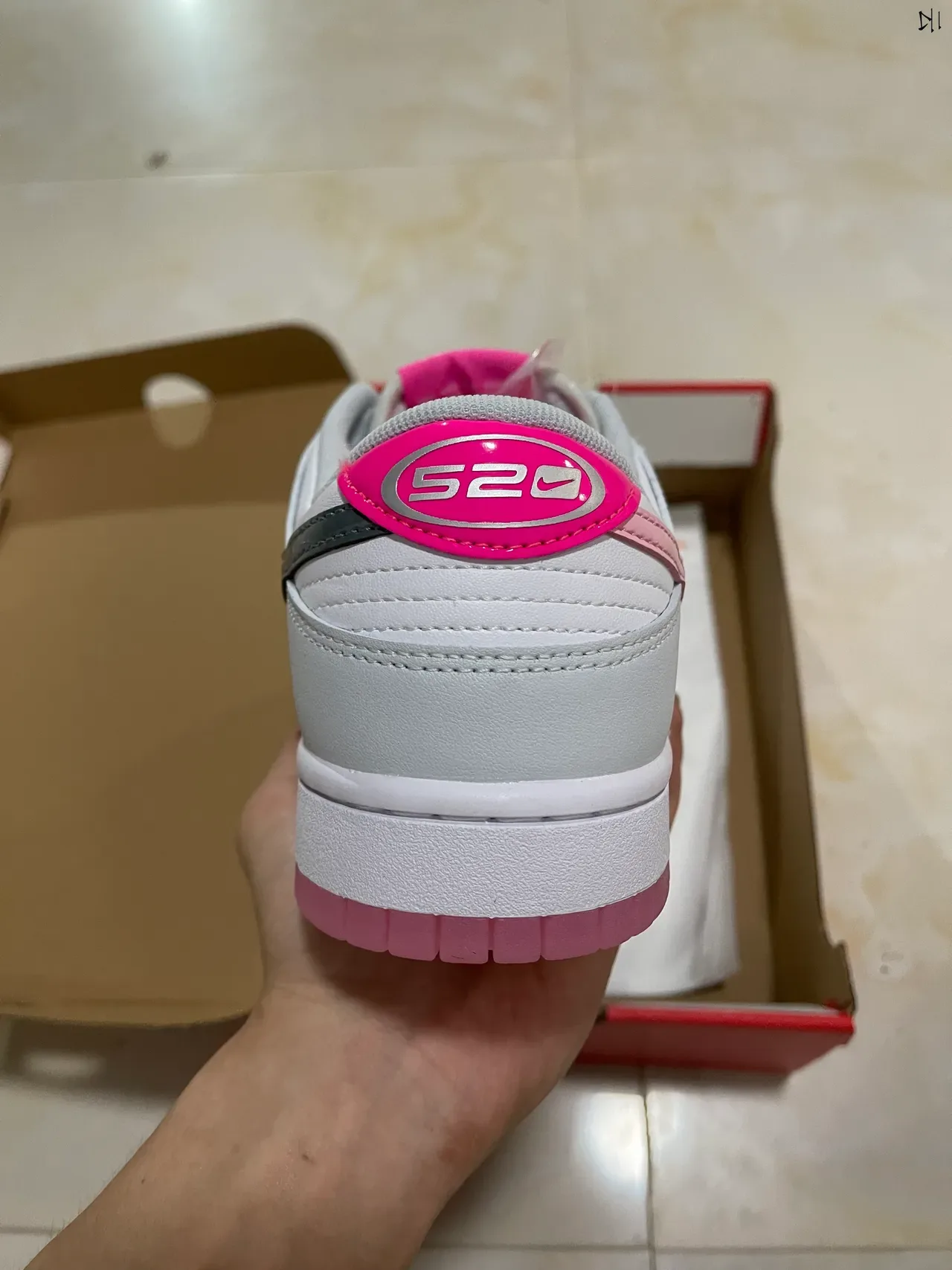 Nike Dunk Low brancos cinza rosa tênis lifestyle 6
