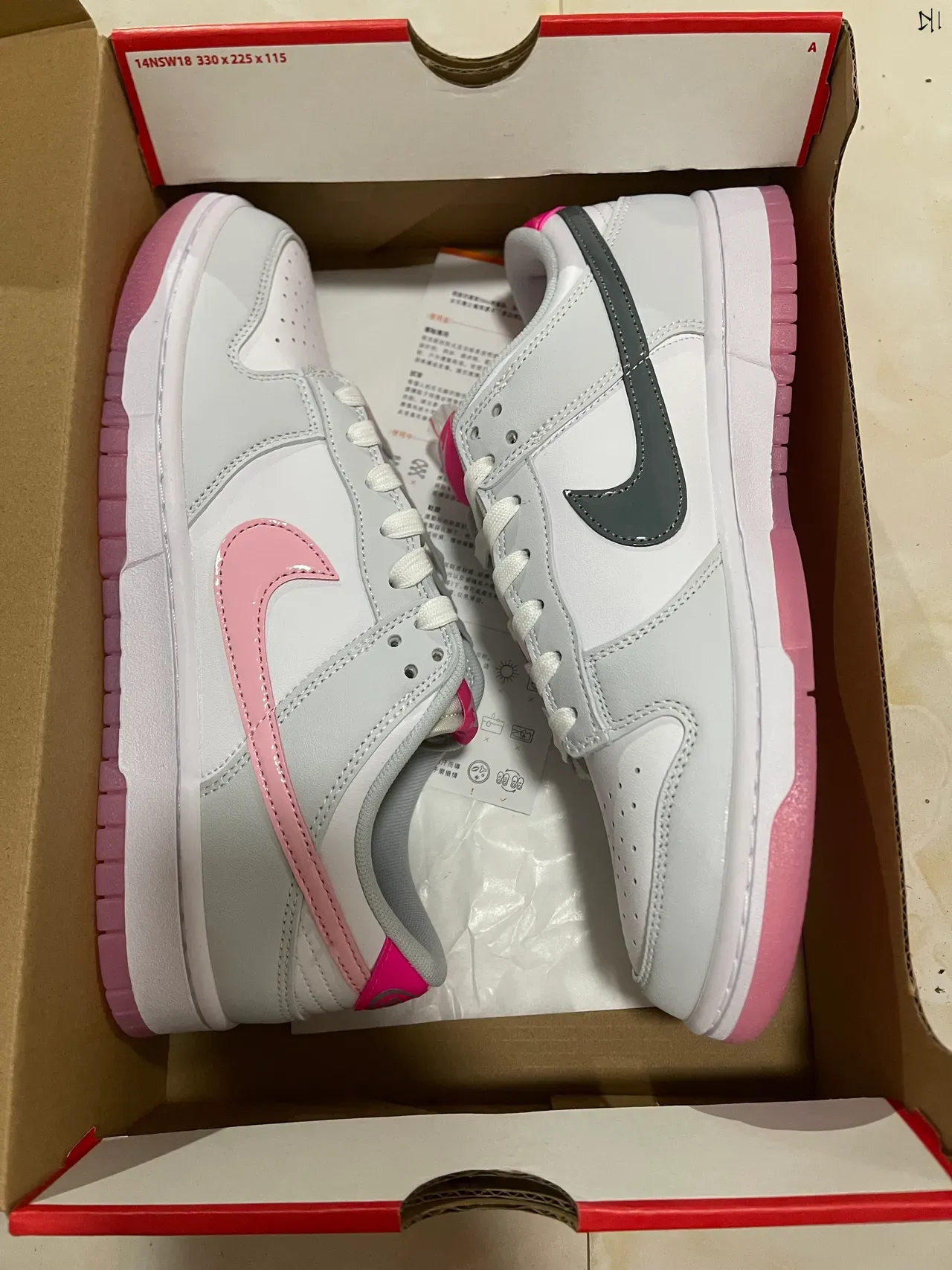 Nike Dunk Low brancos cinza rosa tênis lifestyle 7