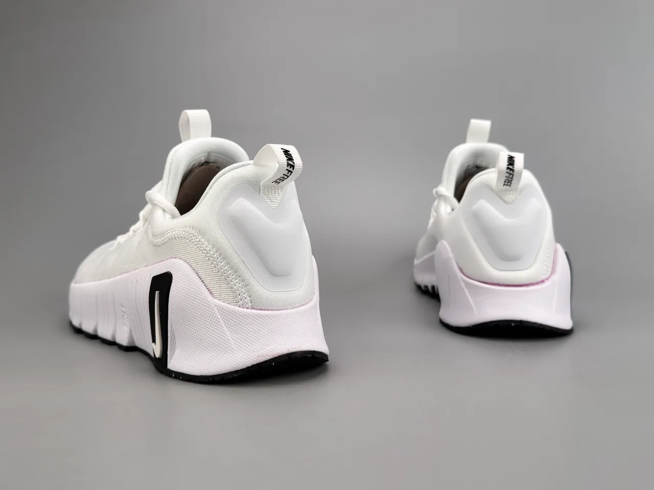 Nike Free White Black Knit Upper Segmented Flex Groove Sole Running Shoes 6