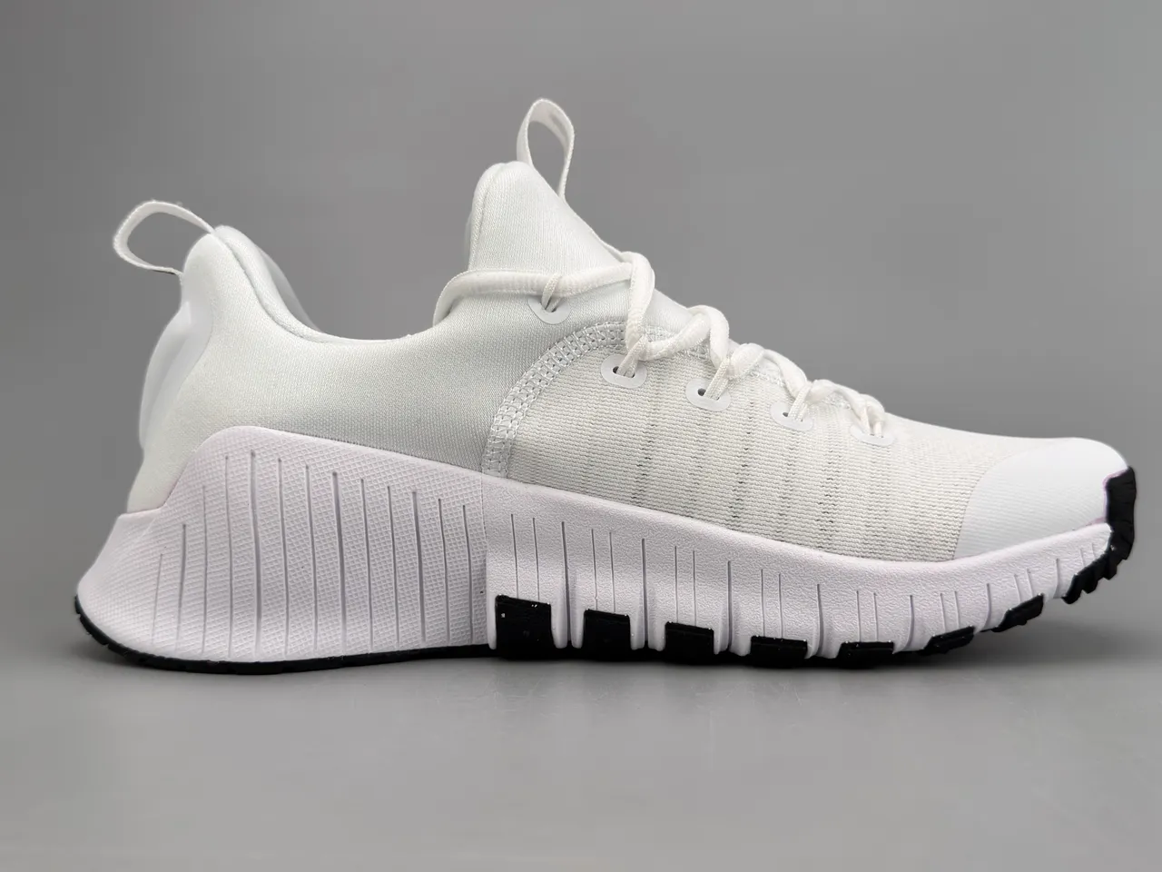 Nike Free White Black Knit Upper Segmented Flex Groove Sole Running Shoes 10