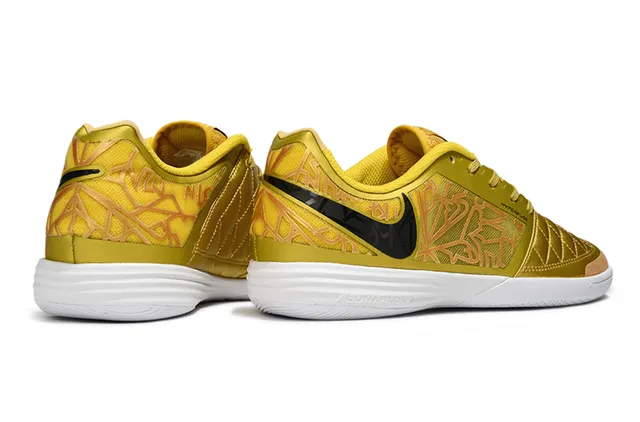 Nike Gold Black أحذية كرة القدم الداخلية مع غطاء أصبع مخملي أعلى صناعي معدني 19