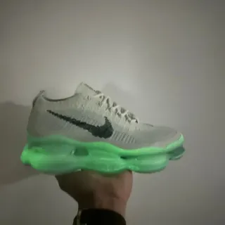 Nike ग्रे ग्रीन निट ऊपरी पारदर्शी मिडसोल रनिंग जूते