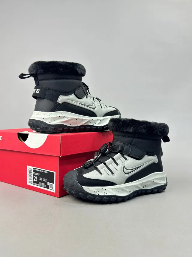 Nike 保暖毛边高帮雪靴 5