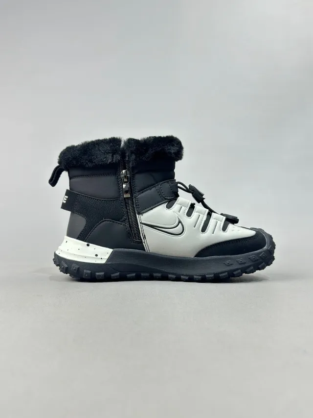 Nike 保暖毛边高帮雪靴 7