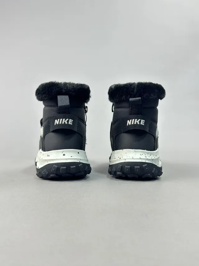 Nike 保暖毛边高帮雪靴 10