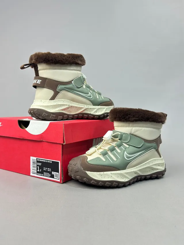 Nike 保暖毛边高帮雪靴 12