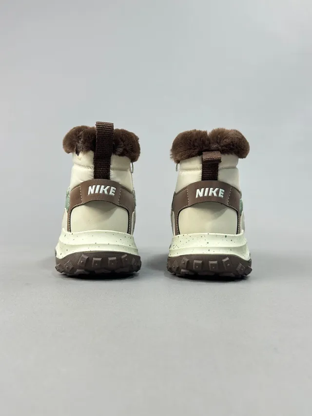 Nike 保暖毛边高帮雪靴 16