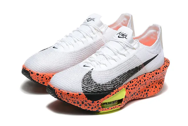 Nike Invincible Run কমলা সাদা দাগযুক্ত দৌড়ের জুতো 2