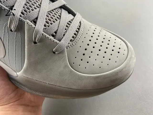 Nike Kobe 篮球鞋 单色灰 高帮篮球鞋 3