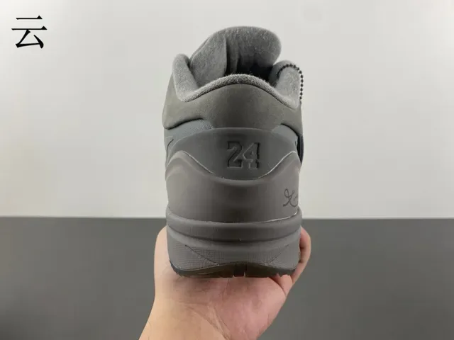 Nike Kobe 篮球鞋 单色灰 高帮篮球鞋 5