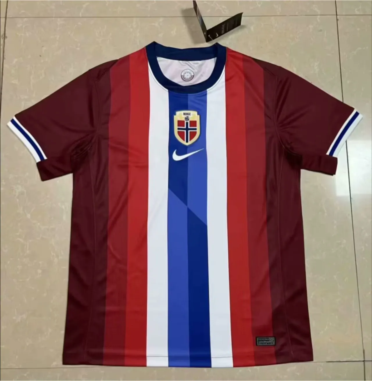 Nike Équipe Nationale Norvège Rayures Verticales Bordeaux Bleu Blanc Rouge Maillot 3