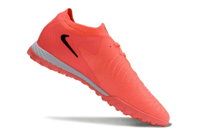 Nike Tênis de futebol laranja e preto com upper de malha, gola baixa para gramado artificial 2