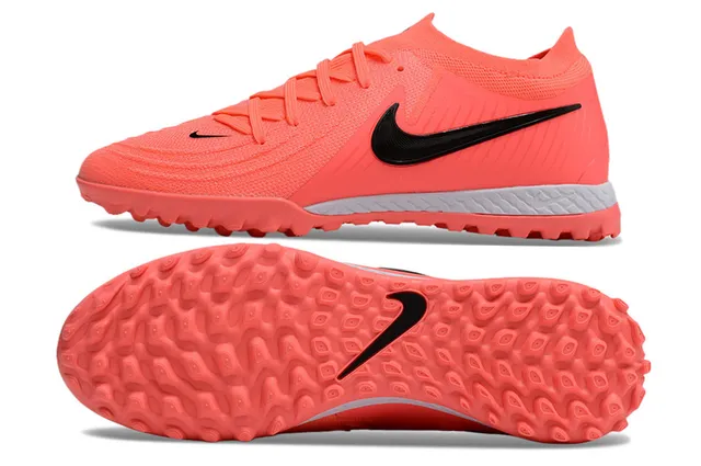 Nike Tênis de futebol laranja e preto com upper de malha, gola baixa para gramado artificial 6