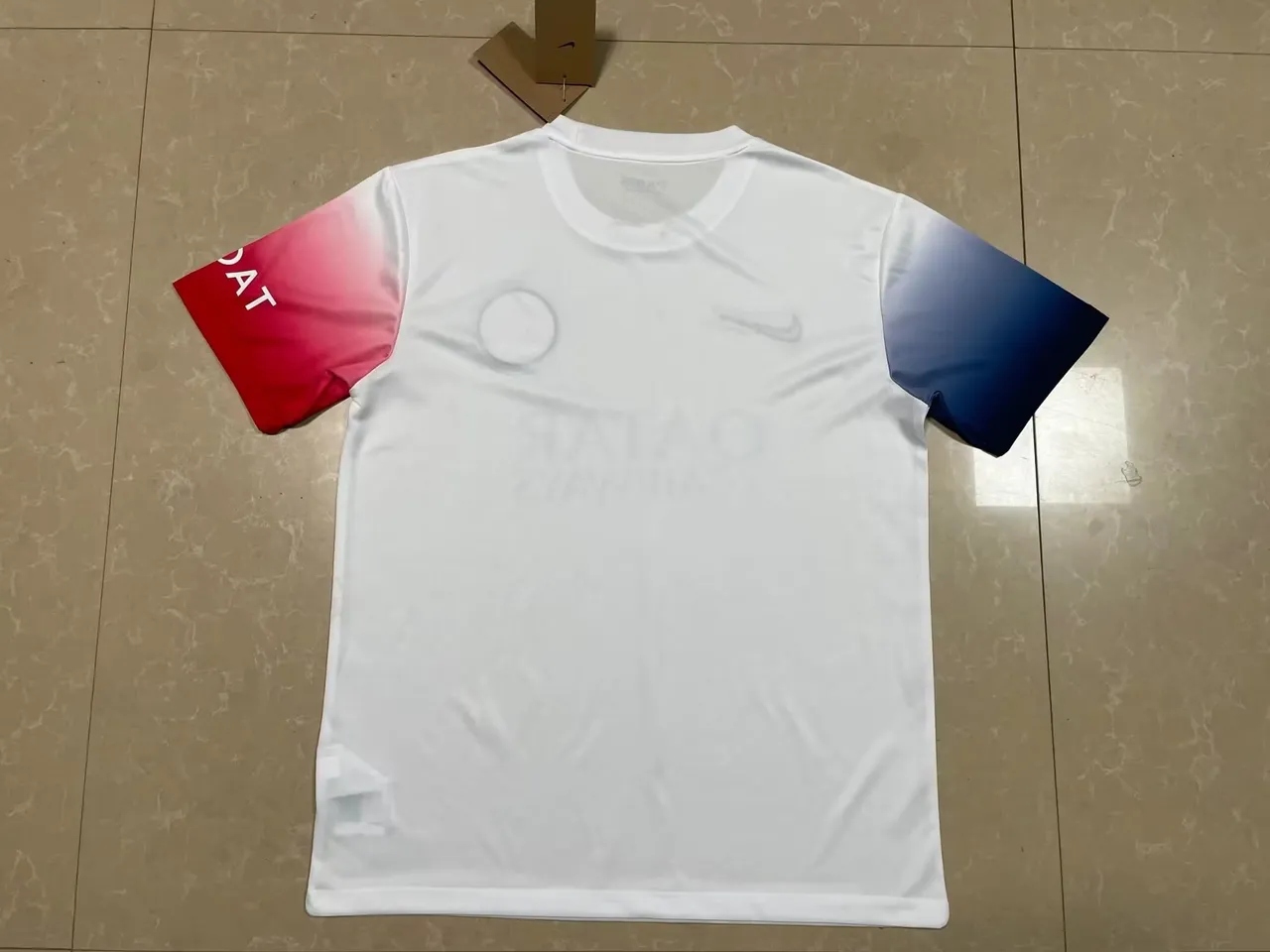 Nike Paris Saint-Germain Qatar Airways 海军蓝渐变条纹球衣 4