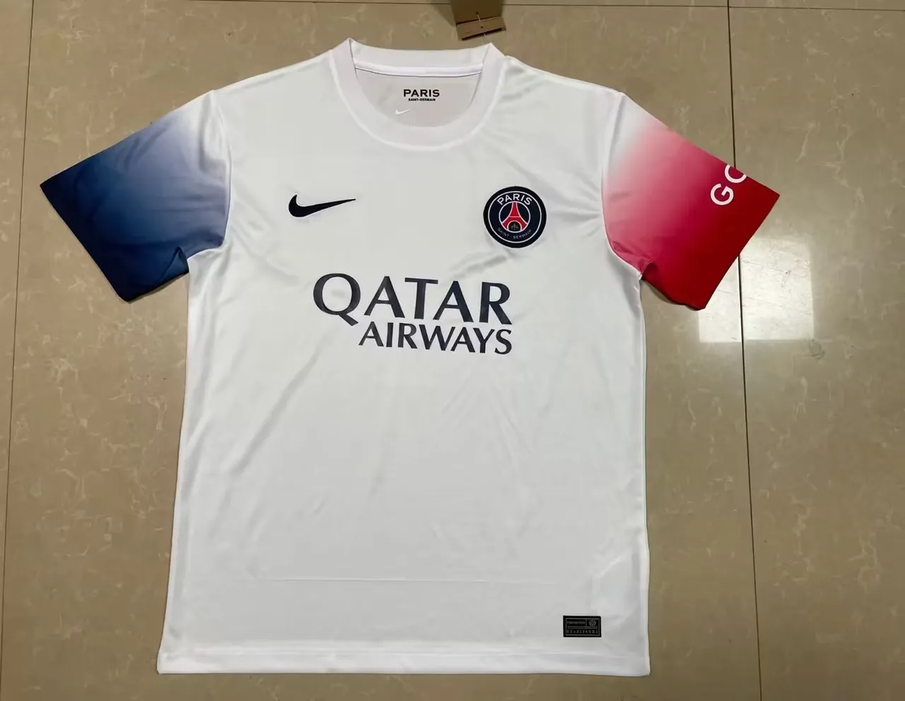 Nike Paris Saint-Germain Qatar Airways 海军蓝渐变条纹球衣 5