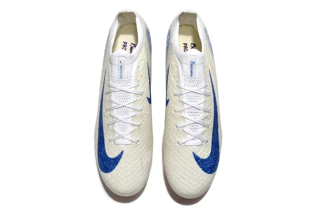 Nike Phantom GT 米色蓝针织鞋面 半透明鞋底 硬地足球鞋 2