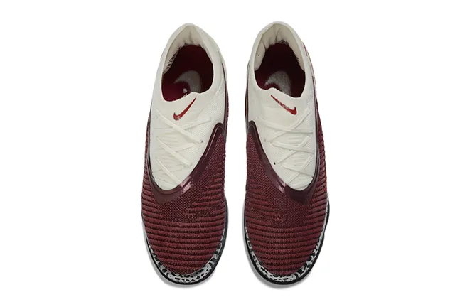 Nike Phantom GT Beige Burgundy Parte superior de knit Lazado asimétrico Tierra firme Zapatos de fútbol 2