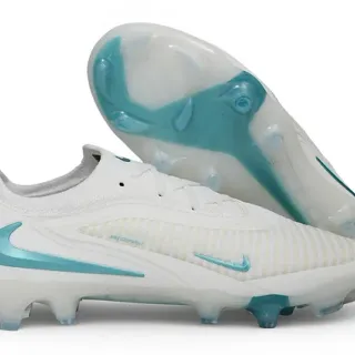 Nike Phantom GT Chaussures de soccer avec upper en knit blanc et bleu, cage TPU transparente et semelle firm-ground