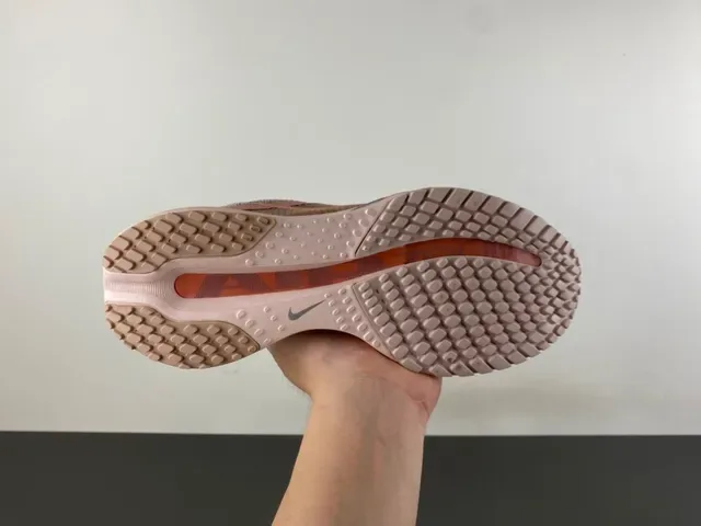 Nike गोलापि बीज किनिट उपर दृश्यमान Air Zoom Unit रनिंग शु 9
