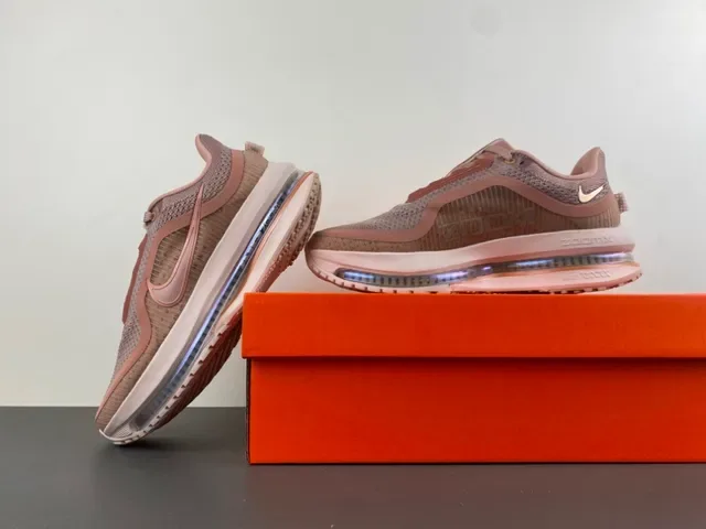 Nike गोलापि बीज किनिट उपर दृश्यमान Air Zoom Unit रनिंग शु 14