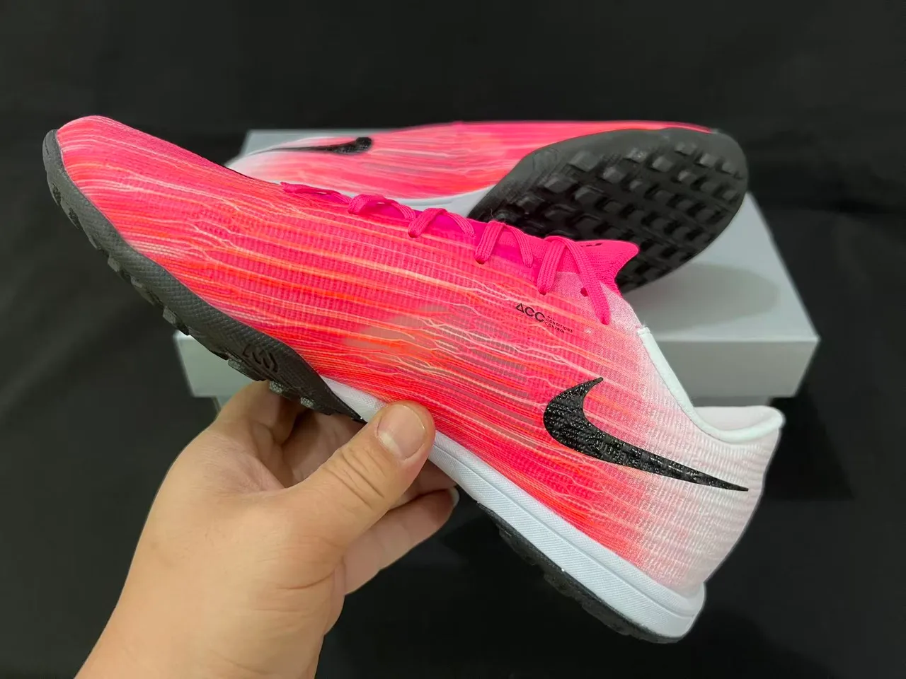 Nike Pink Black Low-Cut Shoe Gradient Knit Upper Turf Soccer Shoes 11