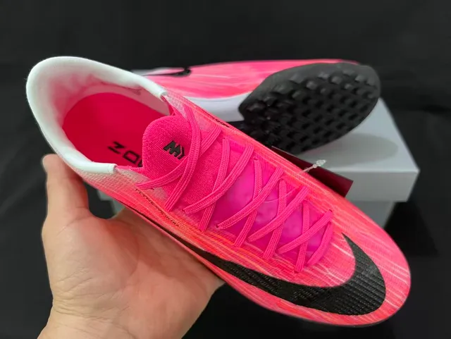 Nike Pink Black Low-Cut Shoe Gradient Knit Upper Turf Soccer Shoes 12