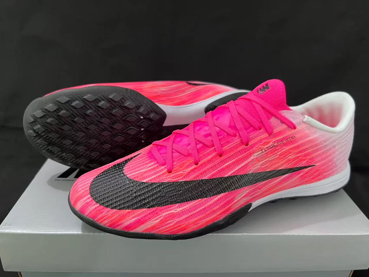 Nike Pink Black Low-Cut Shoe Gradient Knit Upper Turf Soccer Shoes 16