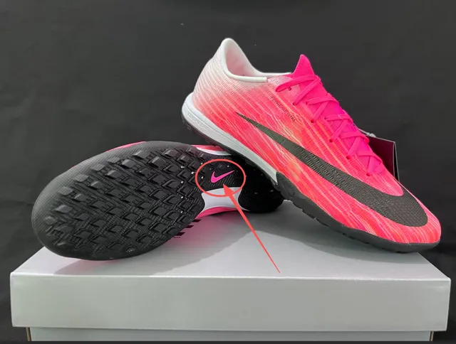 Nike Pink Black Low-Cut Shoe Gradient Knit Upper Turf Soccer Shoes 18
