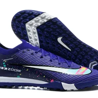 Nike Chaussures de football Turf avec upper en knit multicolore et impression de taches pourpres