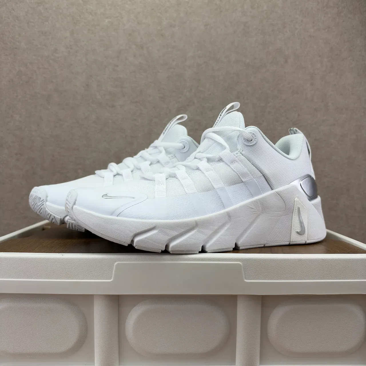 Nike White and Silver Sculpted Midsole Lifestyle Sneaker 3