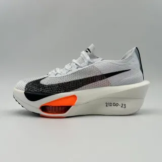 Nike chaussures de course blanches noires avec upper en maille et Swoosh gradient