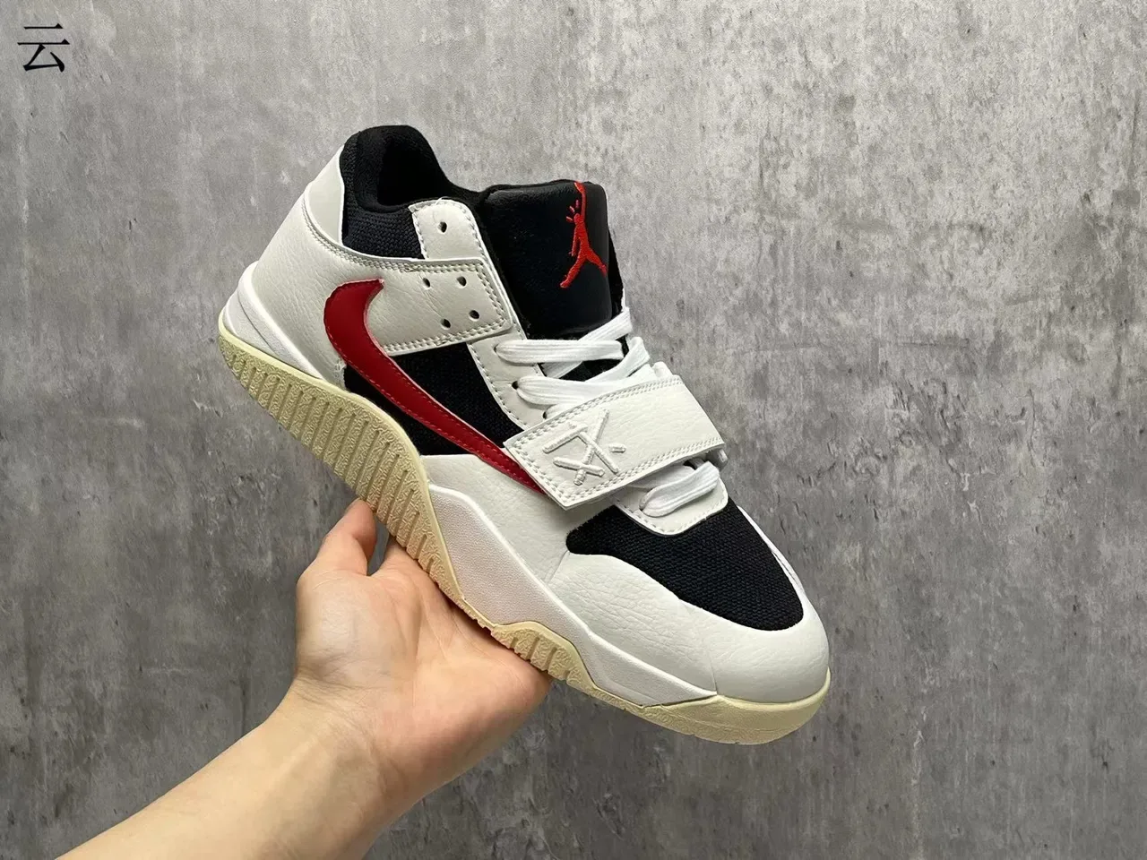 Nike Tênis Low-Top Brancos e Pretos Couro-Mesh Híbrido 2