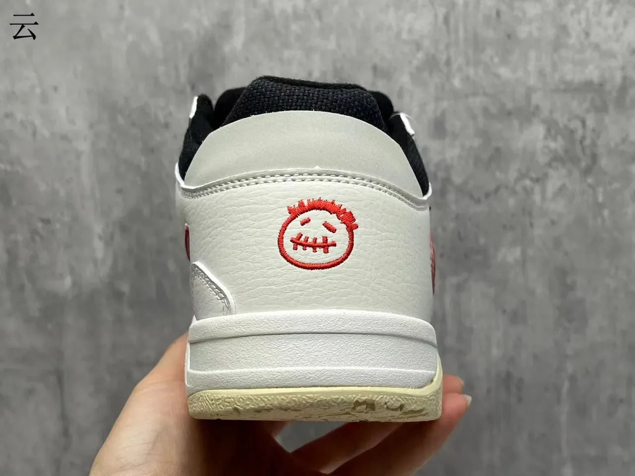 Nike Tênis Low-Top Brancos e Pretos Couro-Mesh Híbrido 6