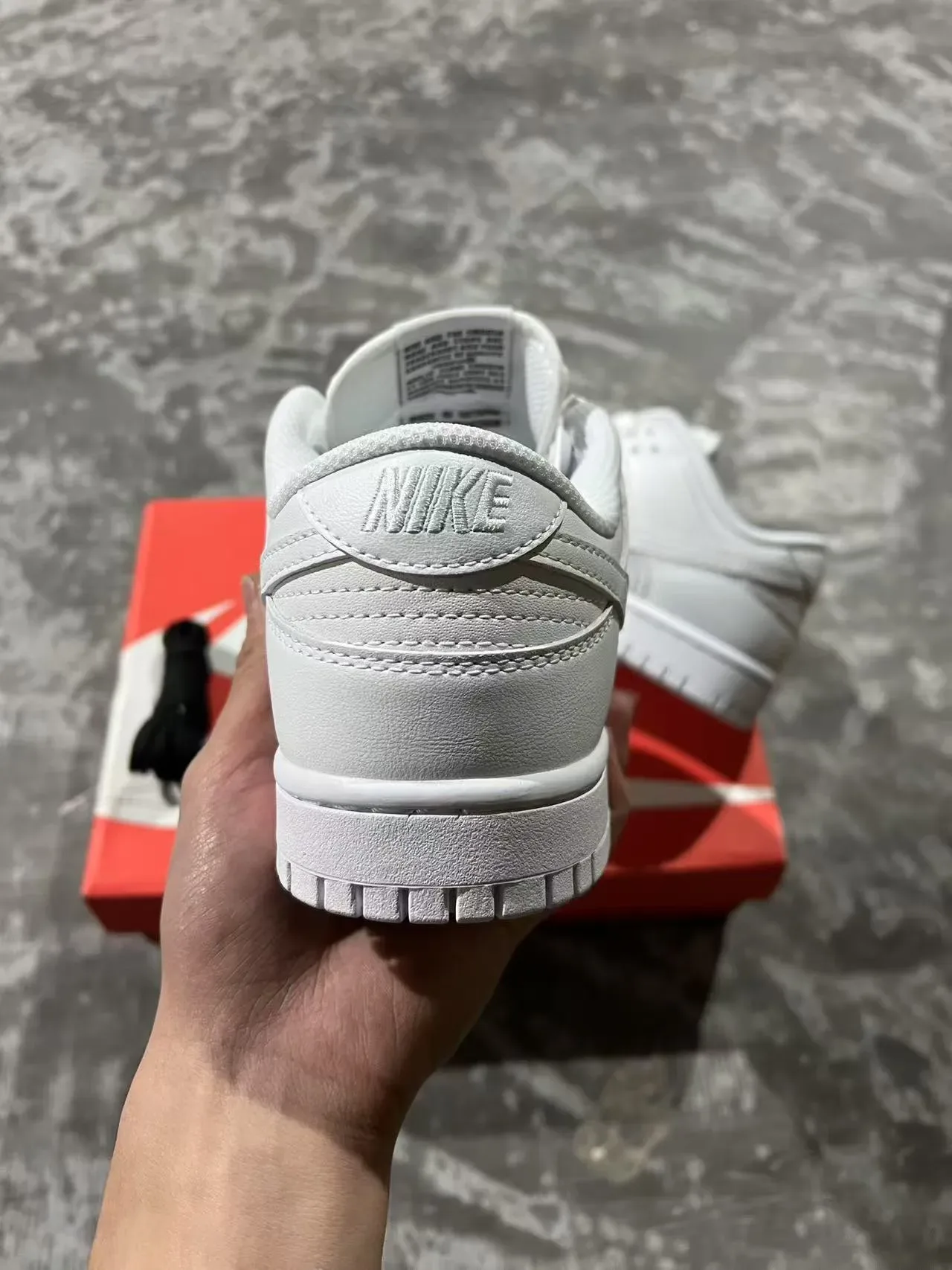 Nike সাদা কালো লো-টপ লেদার আপার লাইফস্টাইল স্নিকার 9