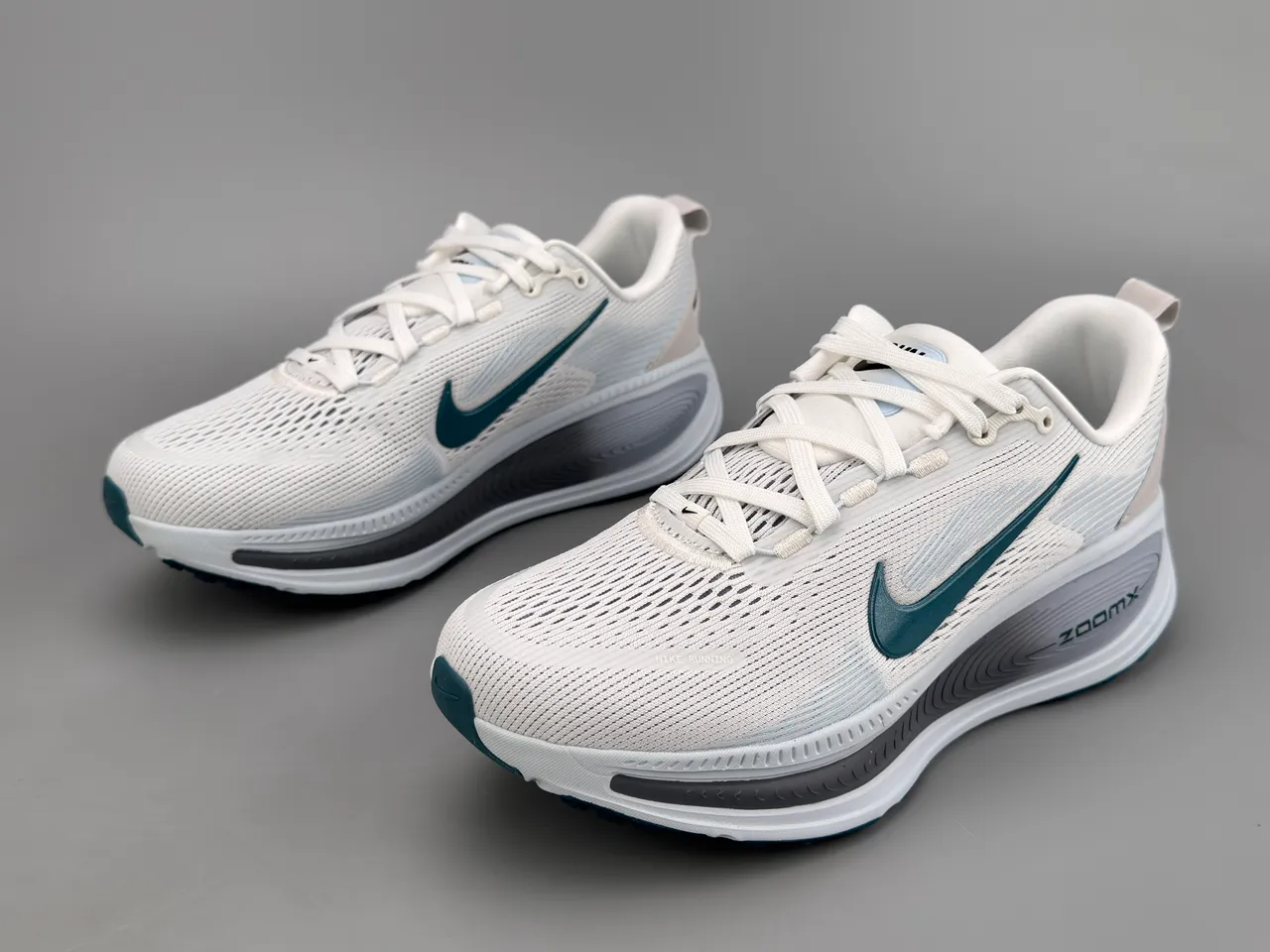 Nike White Blue Engineered Knit Upper ZoomX Cushioning Window Running Shoes 9