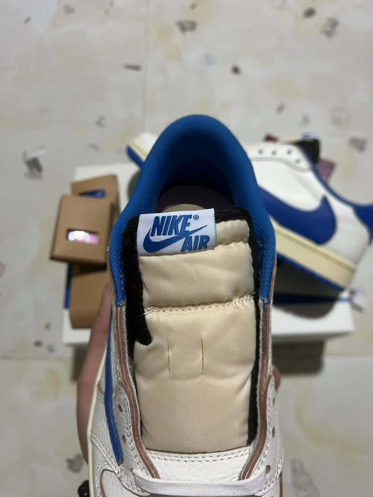 Nike White Blue Low-Top Leather Upper Lifestyle Sneakers 4