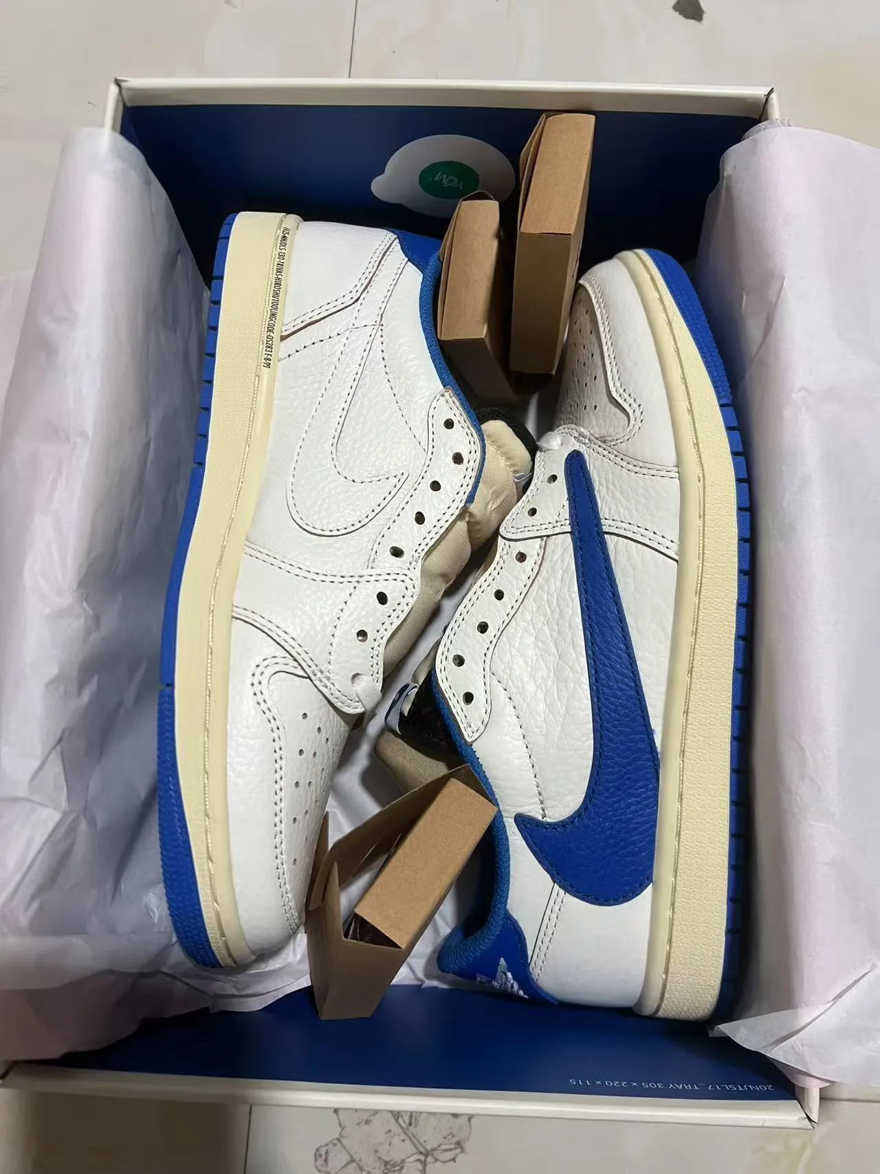 Nike White Blue Low-Top Leather Upper Lifestyle Sneakers 9