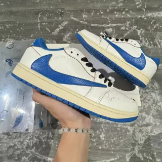 Nike أبيض أزرق لايت توب أحذية رياضية مع أعلى جلد مظهر أسلوب حياة سنيكرز
