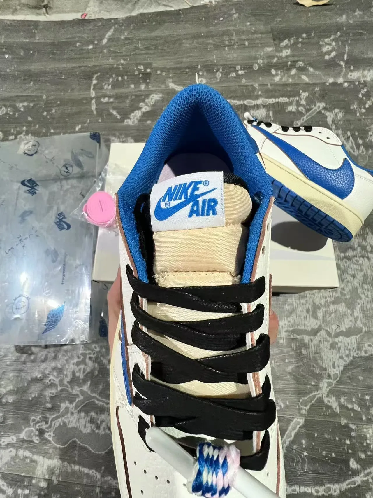 Nike White Blue Low-Top Textured Leather Upper Lifestyle Sneakers 4