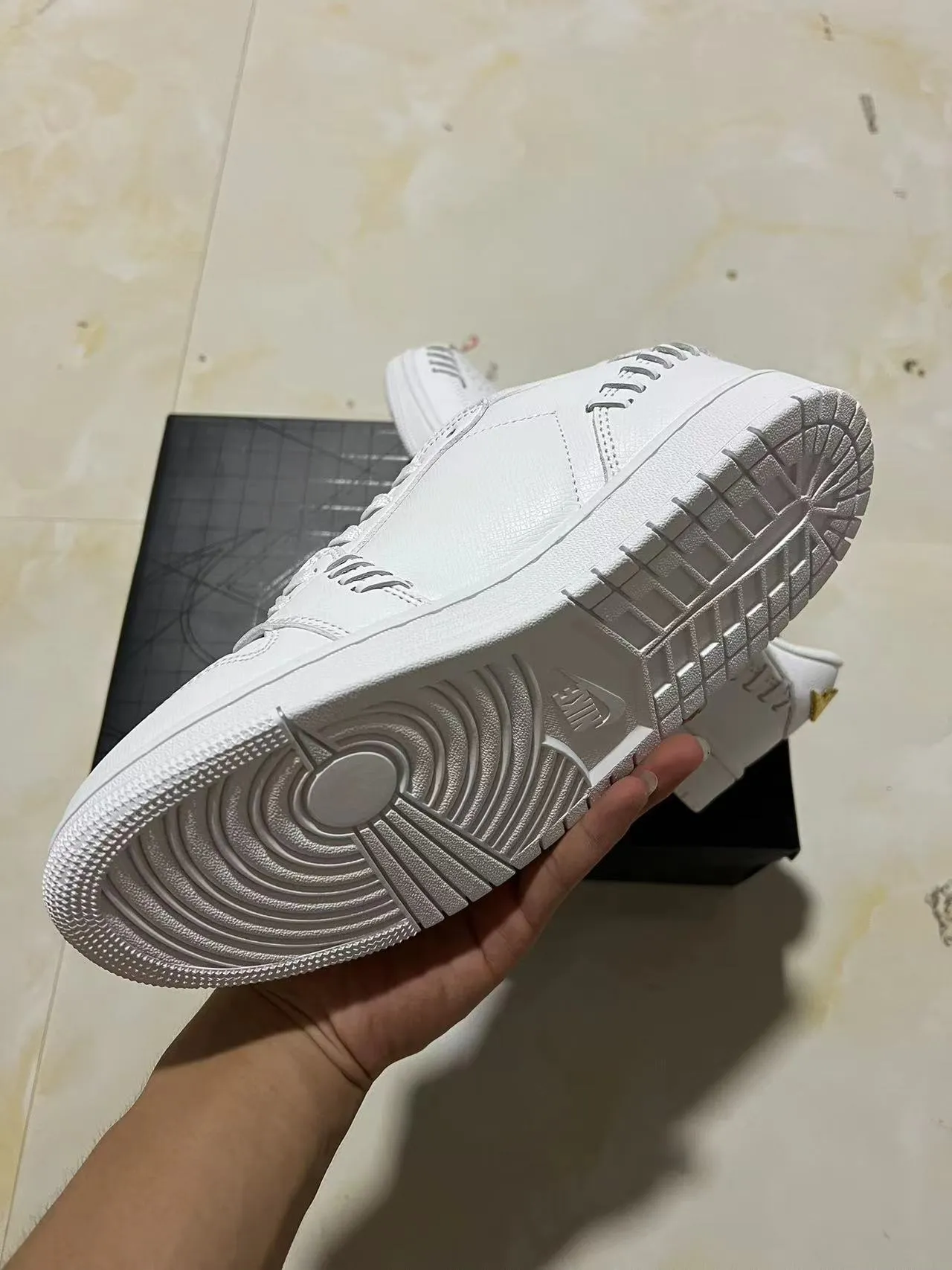 Nike White Gold Textured Leather Upper Metallic Swoosh Lifestyle Sneakers 6