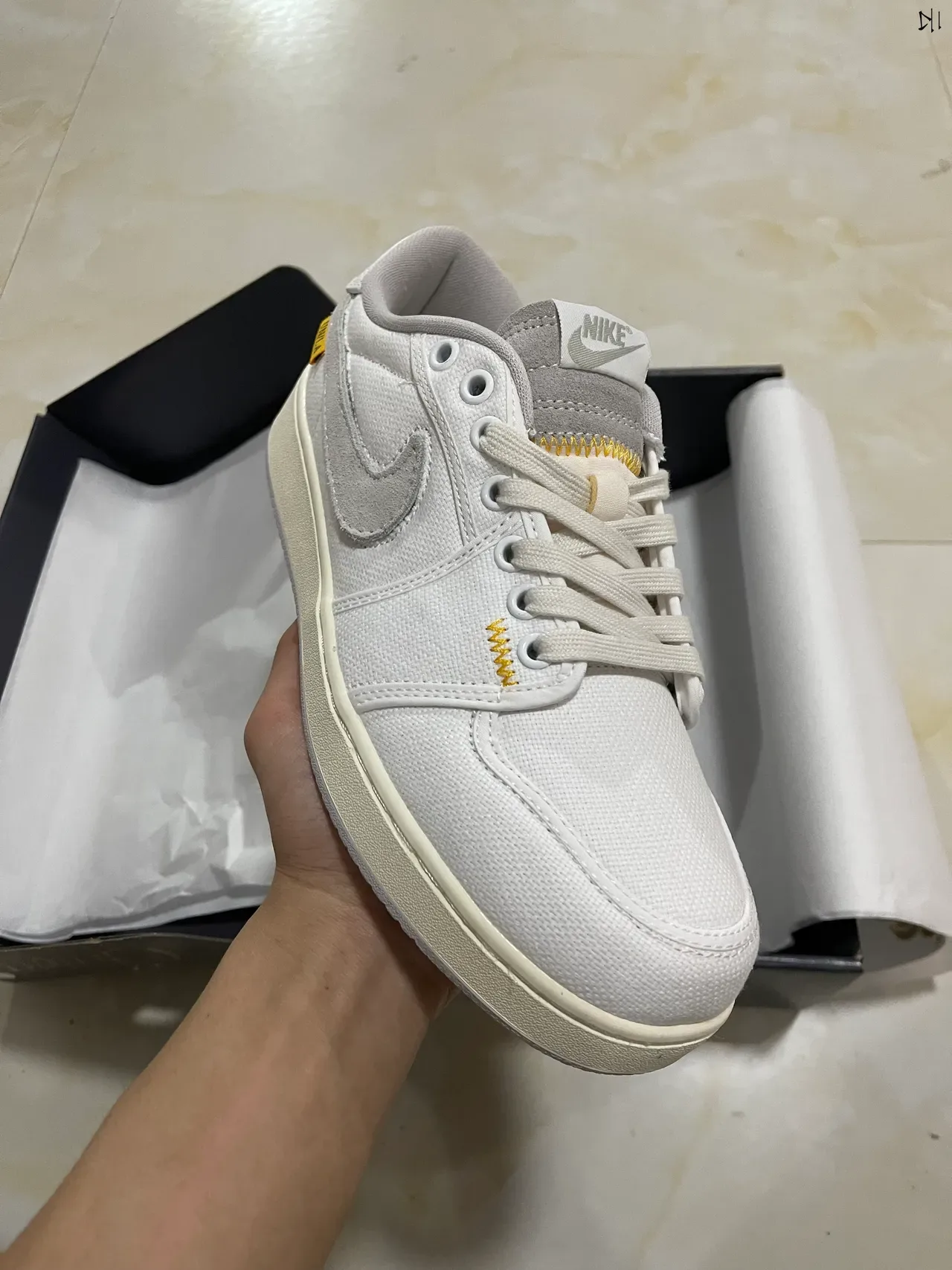 Nike White Gray Canvas Upper Suede Swoosh Lifestyle Sneakers 2